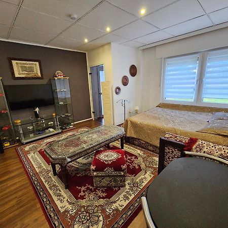 Orientalische Wohnung เมคเคนไฮม์ ภายนอก รูปภาพ